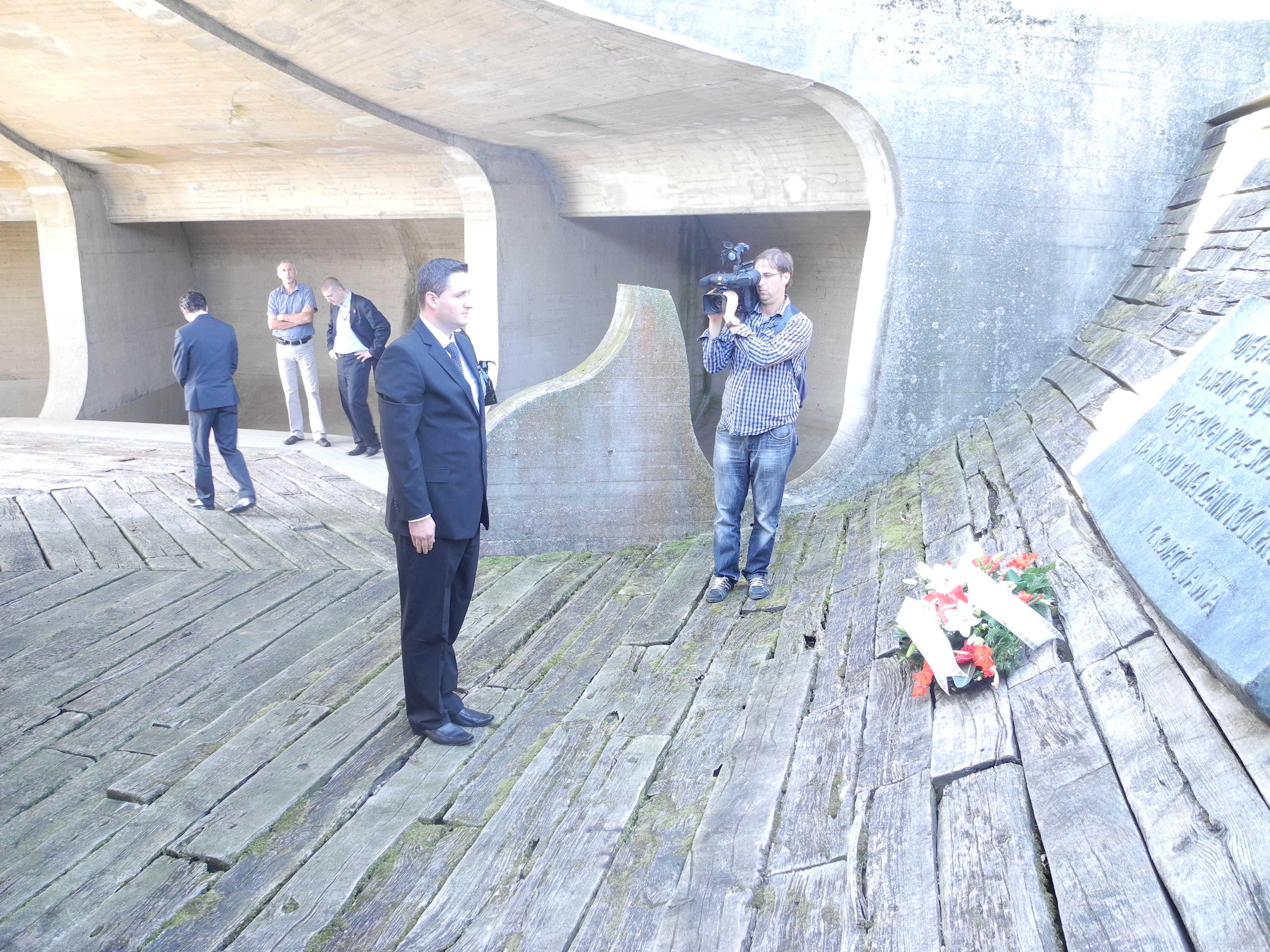 Predsjedatelj Zastupničkog doma dr. Denis Bećirović posjetio spomen područje Jasenovac